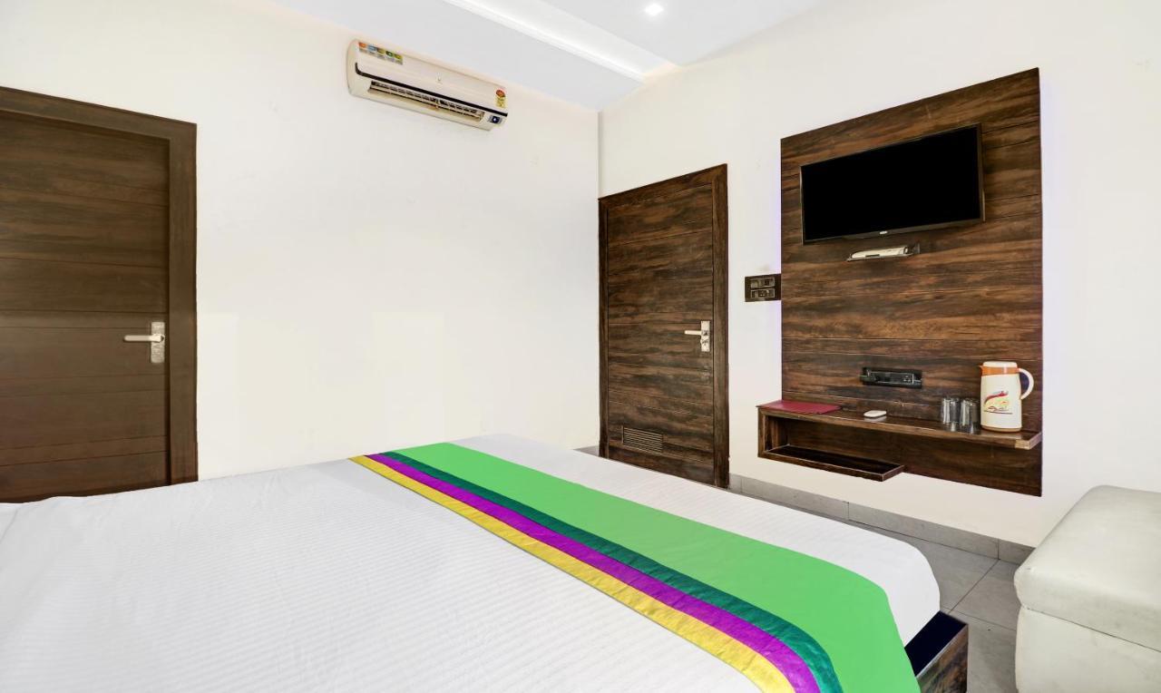 Itsy Hotels Anjali Mahal 500, Mtrs From Mathura Railway Station Eksteriør bilde