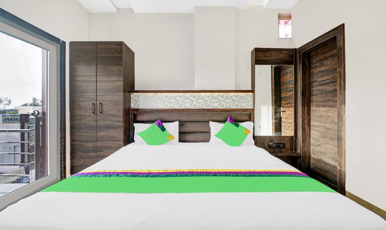 Itsy Hotels Anjali Mahal 500, Mtrs From Mathura Railway Station Eksteriør bilde