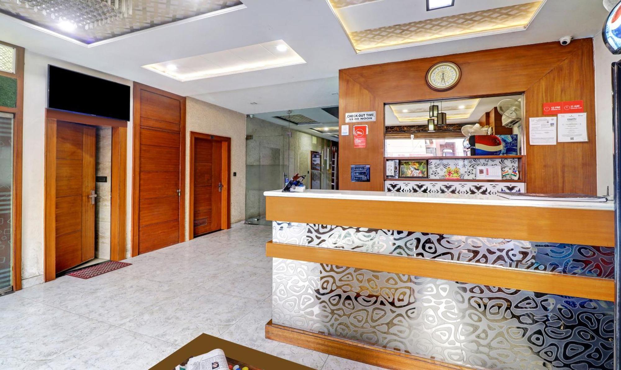 Itsy Hotels Anjali Mahal 500, Mtrs From Mathura Railway Station Eksteriør bilde