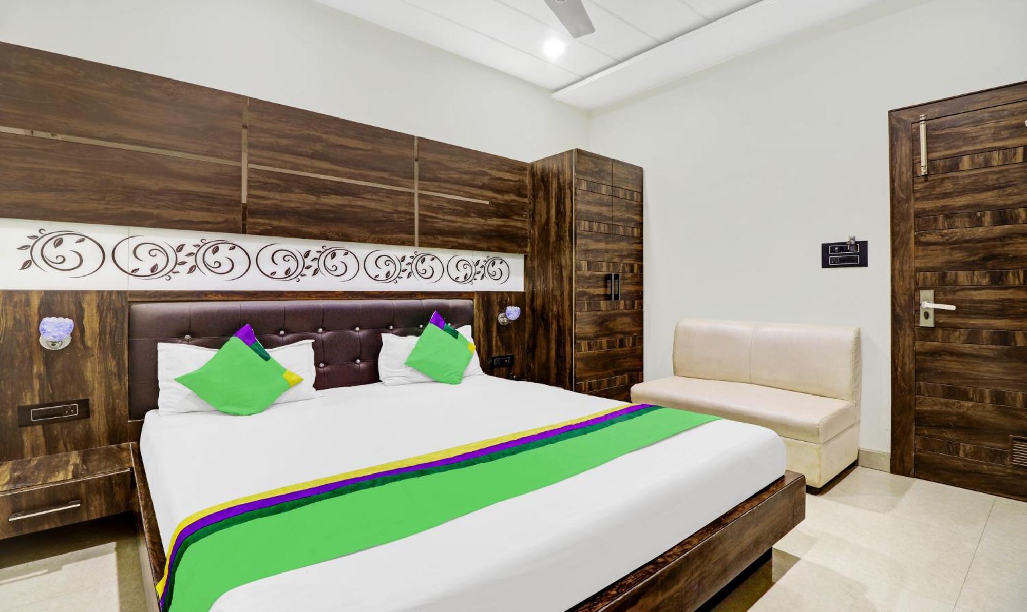 Itsy Hotels Anjali Mahal 500, Mtrs From Mathura Railway Station Eksteriør bilde