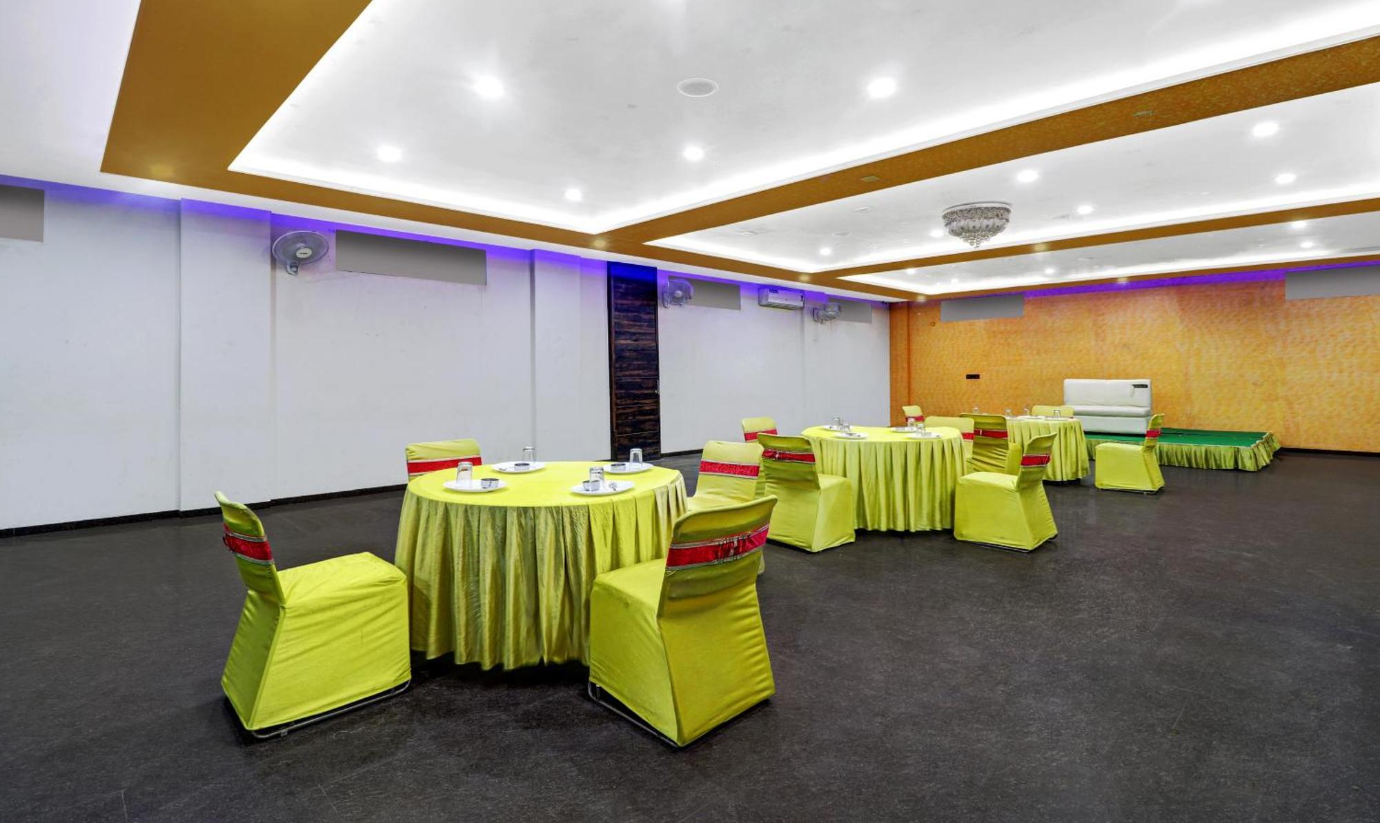 Itsy Hotels Anjali Mahal 500, Mtrs From Mathura Railway Station Eksteriør bilde