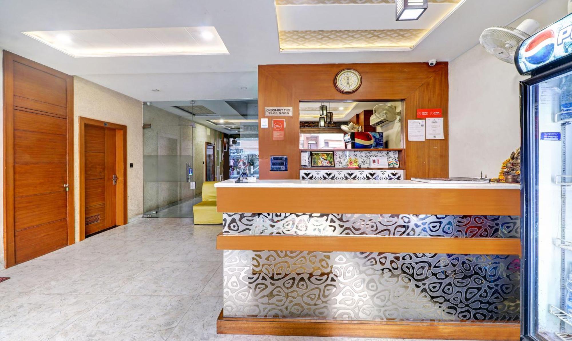 Itsy Hotels Anjali Mahal 500, Mtrs From Mathura Railway Station Eksteriør bilde
